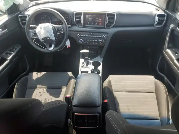 KNDPMCAC3J7463997 2018 KIA SPORTAGE - Image 8