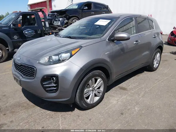 KNDPMCAC3J7469976 2018 KIA SPORTAGE - Image 2