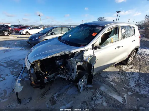 KNDPMCAC3J7486759 2018 KIA SPORTAGE - Image 2