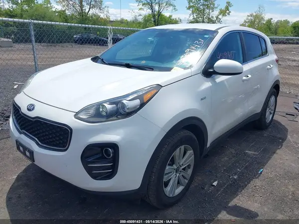 KNDPMCAC3J7490455 2018 KIA SPORTAGE - Image 2