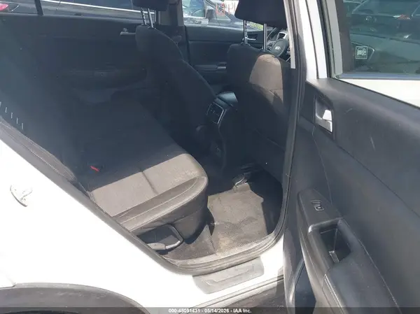 KNDPMCAC3J7490455 2018 KIA SPORTAGE - Image 8