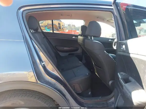 KNDPMCAC3K7504825 2019 KIA SPORTAGE - Image 8