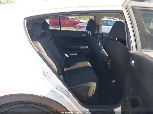 KNDPMCAC3K7507837 2019 KIA SPORTAGE - Image 8