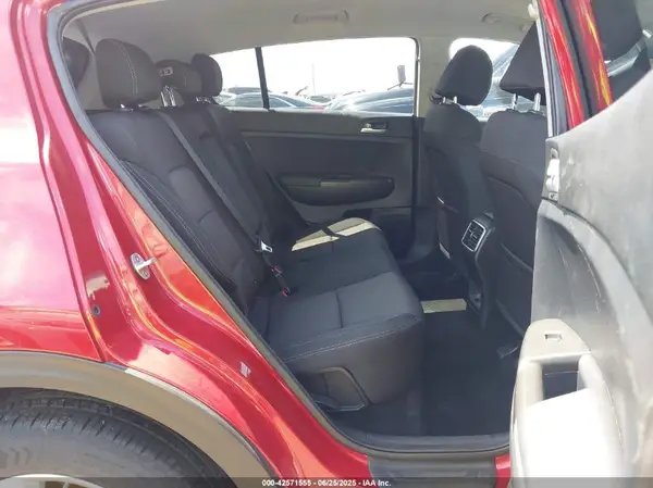 KNDPMCAC3K7553832 2019 KIA SPORTAGE - Image 8