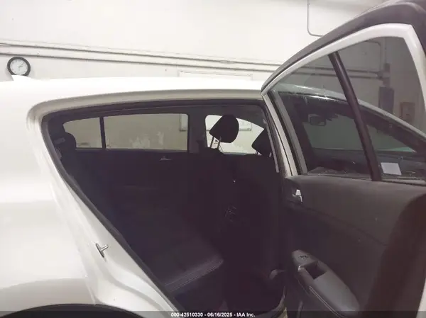 KNDPMCAC3K7593084 2019 KIA SPORTAGE - Image 8