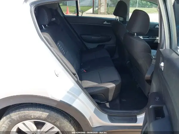 KNDPMCAC3K7612992 2019 KIA SPORTAGE - Image 8