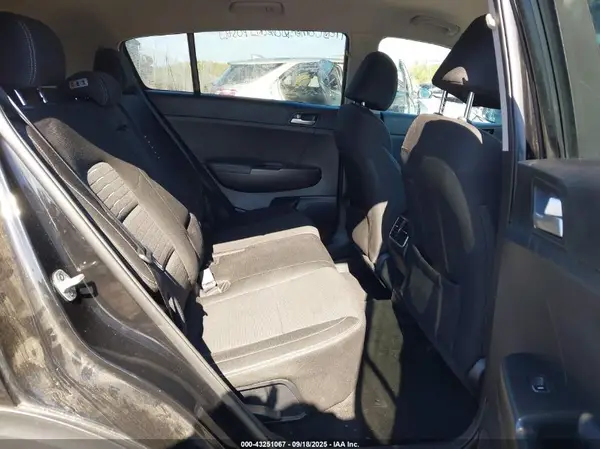 KNDPMCAC3K7627301 2019 KIA SPORTAGE - Image 8