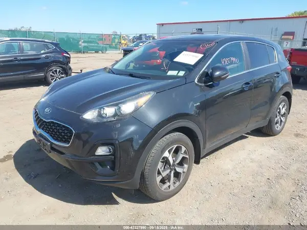 KNDPMCAC3M7917976 2021 KIA SPORTAGE - Image 2