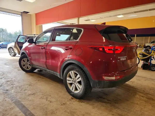 KNDPMCAC4H7040565 2017 KIA SPORTAGE - Image 2