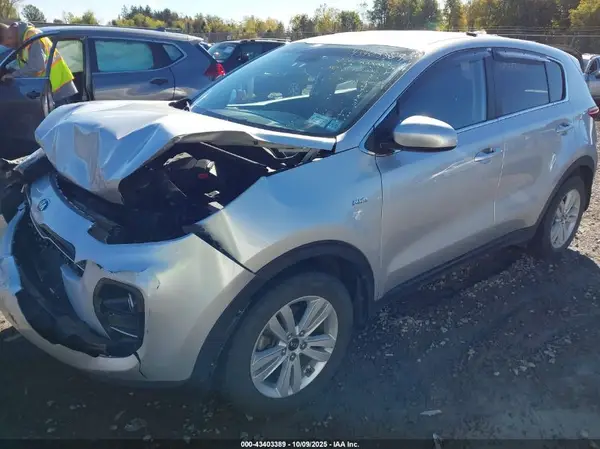 KNDPMCAC4H7041795 2017 KIA SPORTAGE - Image 2