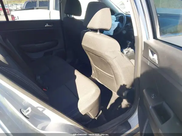 KNDPMCAC4H7041795 2017 KIA SPORTAGE - Image 8