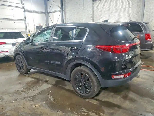 KNDPMCAC4H7078717 2017 KIA SPORTAGE - Image 2