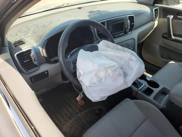 KNDPMCAC4H7084159 2017 KIA SPORTAGE - Image 8