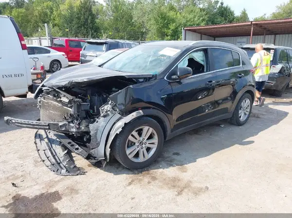 KNDPMCAC4H7093668 2017 KIA SPORTAGE - Image 2