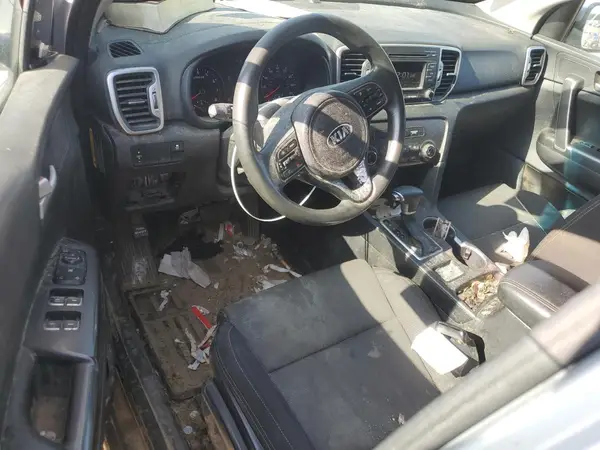 KNDPMCAC4H7110078 2017 KIA SPORTAGE - Image 8