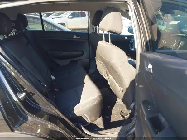 KNDPMCAC4H7128130 2017 KIA SPORTAGE - Image 8