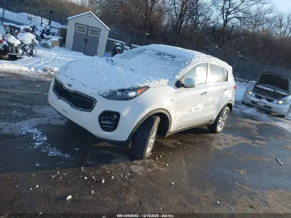 KNDPMCAC4H7131478 2017 KIA SPORTAGE - Image 2