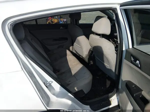 KNDPMCAC4H7152797 2017 KIA SPORTAGE - Image 8