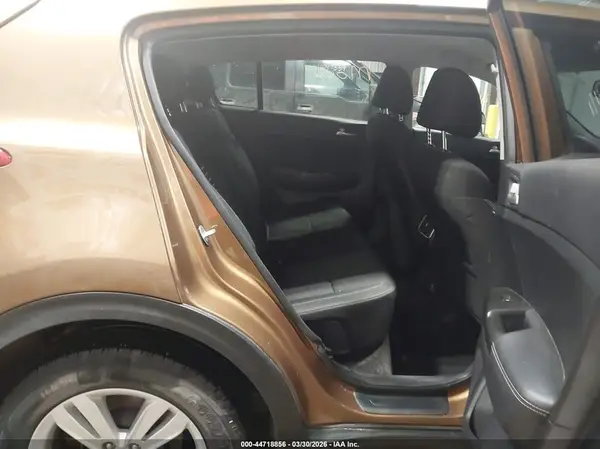 KNDPMCAC4H7157658 2017 KIA SPORTAGE - Image 8