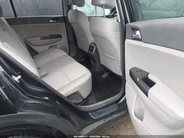 KNDPMCAC4H7159085 2017 KIA SPORTAGE - Image 8