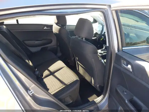 KNDPMCAC4H7179983 2017 KIA SPORTAGE - Image 8
