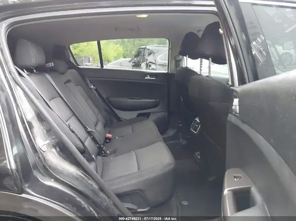KNDPMCAC4H7186822 2017 KIA SPORTAGE - Image 8