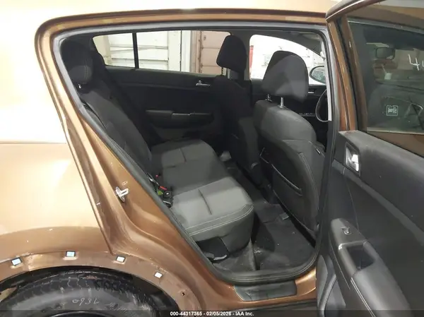 KNDPMCAC4H7196380 2017 KIA SPORTAGE - Image 8