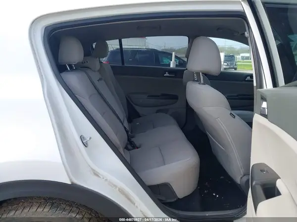 KNDPMCAC4H7207779 2017 KIA SPORTAGE - Image 8