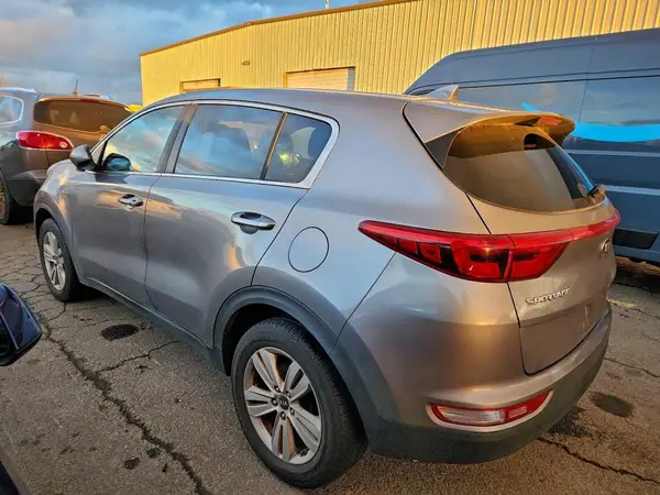 KNDPMCAC4H7227837 2017 KIA SPORTAGE - Image 2