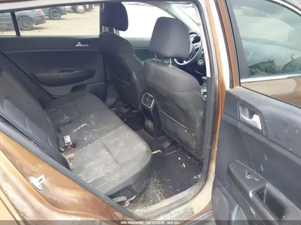 KNDPMCAC4H7230284 2017 KIA SPORTAGE - Image 8