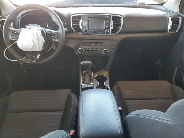 KNDPMCAC4H7238255 2017 KIA SPORTAGE - Image 8