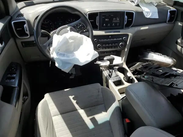 KNDPMCAC4H7241382 2017 KIA SPORTAGE - Image 8