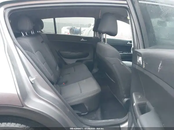 KNDPMCAC4H7241964 2017 KIA SPORTAGE - Image 8