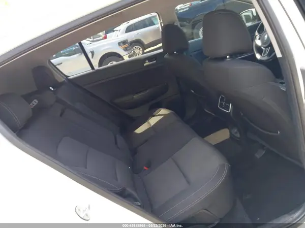 KNDPMCAC4H7257078 2017 KIA SPORTAGE - Image 8