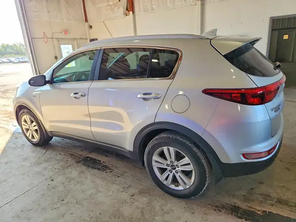 KNDPMCAC4H7260305 2017 KIA SPORTAGE - Image 2