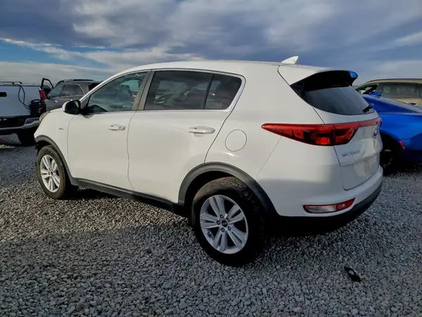 KNDPMCAC4H7270073 2017 KIA SPORTAGE - Image 2