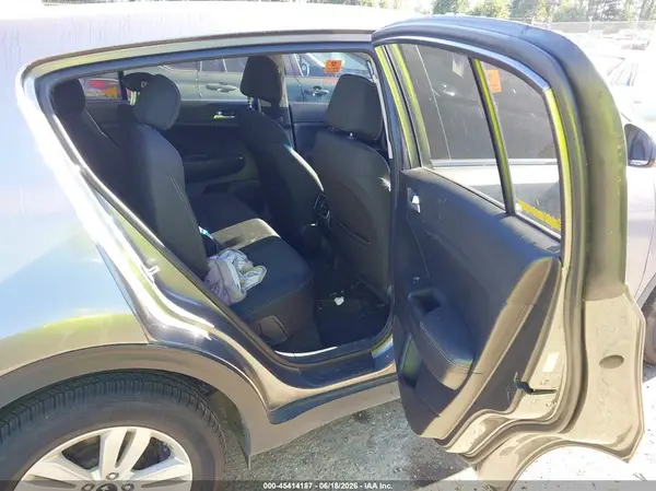 KNDPMCAC4H7275645 2017 KIA SPORTAGE - Image 8