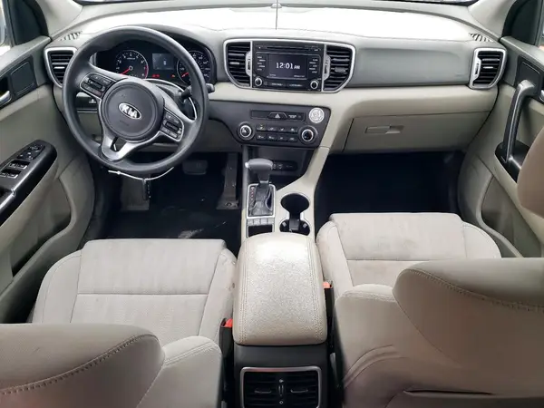 KNDPMCAC4H7288069 2017 KIA SPORTAGE - Image 8