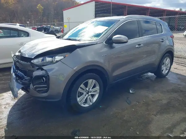 KNDPMCAC4H7289223 2017 KIA SPORTAGE - Image 2
