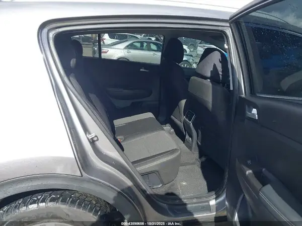 KNDPMCAC4H7289223 2017 KIA SPORTAGE - Image 8