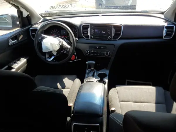 KNDPMCAC4H7294681 2017 KIA SPORTAGE - Image 8