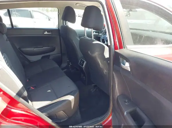 KNDPMCAC4J7304941 2018 KIA SPORTAGE - Image 8