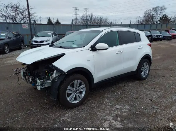 KNDPMCAC4J7326034 2018 KIA SPORTAGE - Image 2