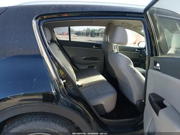 KNDPMCAC4J7328608 2018 KIA SPORTAGE - Image 8