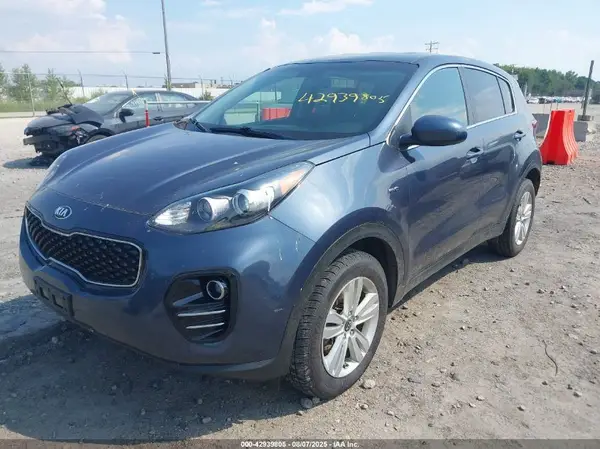 KNDPMCAC4J7333355 2018 KIA SPORTAGE - Image 2