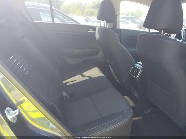 KNDPMCAC4J7333355 2018 KIA SPORTAGE - Image 8