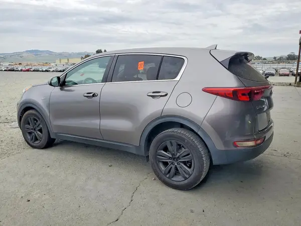 KNDPMCAC4J7341794 2018 KIA SPORTAGE - Image 2