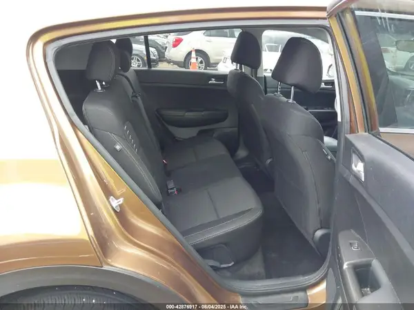 KNDPMCAC4J7350155 2018 KIA SPORTAGE - Image 8