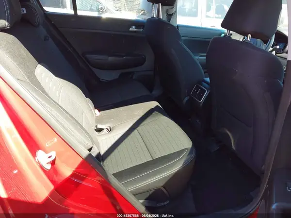 KNDPMCAC4J7372866 2018 KIA SPORTAGE - Image 8