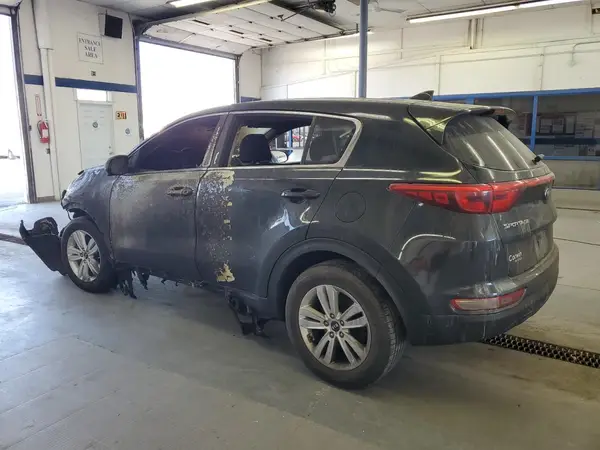 KNDPMCAC4J7377257 2018 KIA SPORTAGE - Image 2